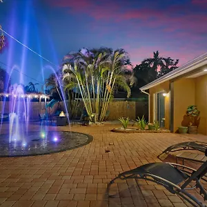 https://villa-del-rey-with-stunning-courtyard.hotelstampa.org